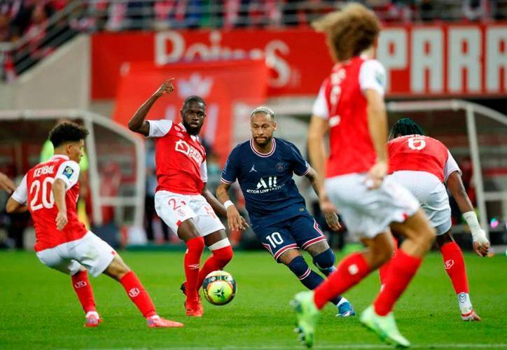 法甲榜首大战:南特VS朗斯,保级队阻击领头羊能否成功?